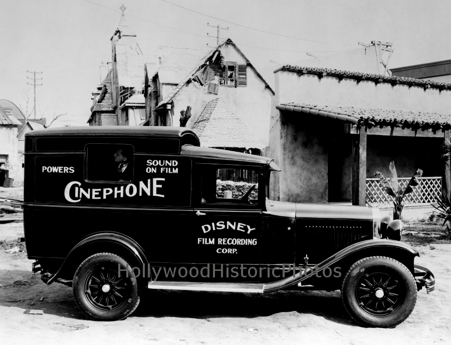 Disney Sound truck at Tec Art Studio 1930.jpg